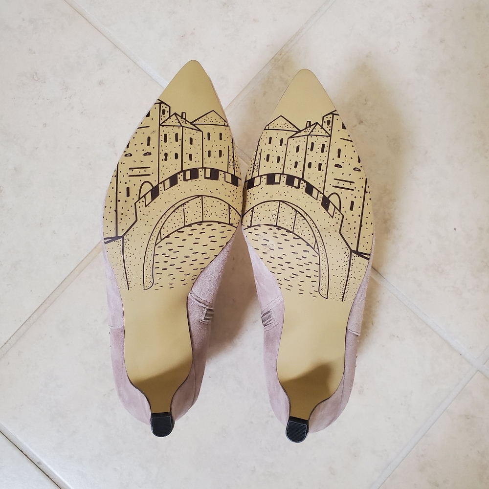 Bella Vita NWOT pink heeled suede booties